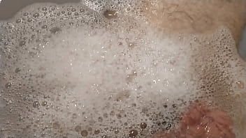 Preview 1 of Milf Hsiry - Ma bite dans le bain