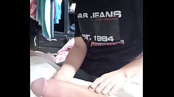 Preview 3 of Xxx Larj - Video casero 100 % REAL,  mi hermanastra le gusta provacarme y dejarme con las ganas siempre que estamos solos en casa.