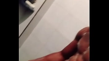 Preview 1 of Moo Kitchi Sex Son - Lavando mi verga la dejo bien espumosa
