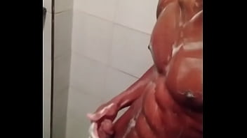 Preview 4 of Moo Kitchi Sex Son - Lavando mi verga la dejo bien espumosa