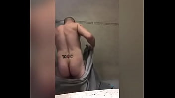 Preview 3 of Horny Reality - Bogosse sortant de la douche