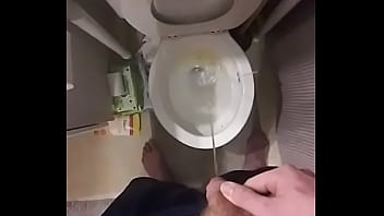 Preview 2 of Rus Sikiyor - Soft dick pissing