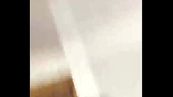 Preview 1 of Crush Animals - Novinha se tocando no banho