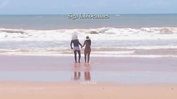 Preview 2 of Hq Porn Porn Alev - (TRECHO) Sarro gostoso interracial da howife. Esposa gostosa de biquini se exibe na praia e pega no pauz&atilde_o do neg&atilde_o de sunga branca e recebe massagem na frente do corno.