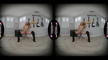 Preview 4 of Sex Cabalo Hd - Solo babe,  Luna Wulf is using a new vibrator,  in VR