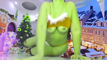 Preview 1 of 18 Inch Big Cock Ten Fuc - grinch caliente se folla en split y baila en el tubo