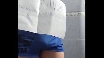 Preview 1 of Girl Nack Cut With Cutter - V&iacute_deo de verificaci&oacute_n