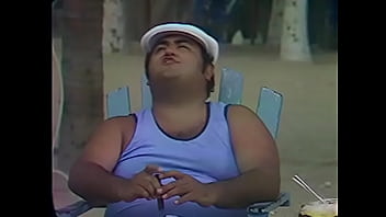 Preview 2 of Brunette Surprise Booty - Chapolin apronta todas na praia