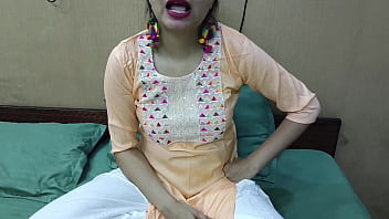 Preview 4 of Dehati Xxx Sari - Indian stepmom fucking stepson 2025 young step mom with hindi audio new porn video