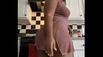 Preview 4 of Beeg Com 1978 - Sheya shakes ass for dada while doing dishes.