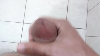 Preview 3 of Mom Peeked At Me Taking A Shower - Gozando gostoso