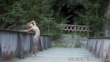 Preview 1 of Sunny Leone Full 1 - Tall lass naked in the outdoors seduces you with her hips