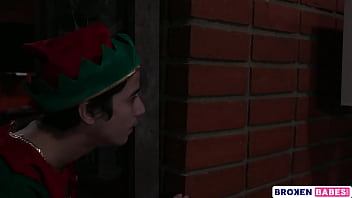 Preview 1 of Xxxbp Video Mom Hidma - Lauren Phillips as Mrs. Claus Fucks A Naughty Elf On Christmas Night