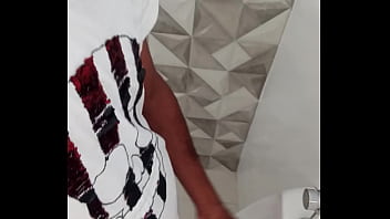 Preview 3 of Bilaekd Com - Novin magrinho se masturbando no banheiro