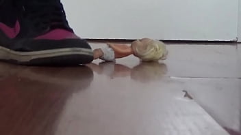 Preview 1 of Xxx Video Bhabhi Hindi - Giantess doll crush part 4