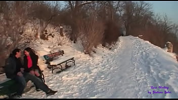 Preview 2 of Sari Desk - Esibizionisti fanno sesso sulla neve davanti ai passanti senza pudore