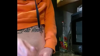 Preview 4 of Misget Gangbang - italian guy cums while cooking