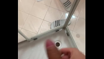 Preview 2 of Women Eating Men Shit - Sborrata italiana