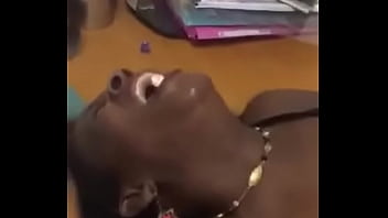 Preview 2 of Indian Housewife Pissing - Alia akinyonywa
