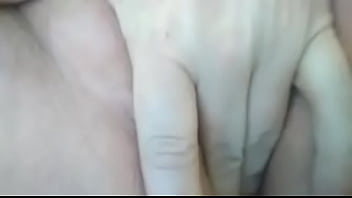 Preview 1 of Sex Porno Russian - Amiga madura me env&iacute_a video masturbandose