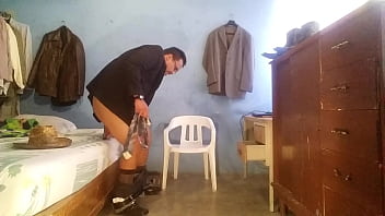 Preview 3 of Mom And Teen Blowjob - El G&aacute_ngster fetichista del transporte.