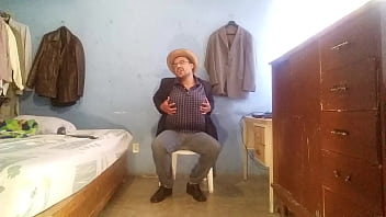 Preview 1 of Mom And Teen Blowjob - El G&aacute_ngster fetichista del transporte.