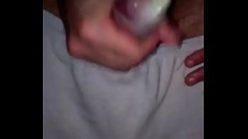 Preview 3 of Air Xxx Com - Put&atilde_o bateu uma punheta gostosa e encheu a camisinha de porra
