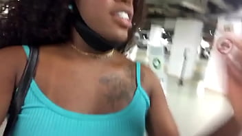 Preview 2 of Dad Fuck Girl Toilet - Novinho me faz pagar um boquete perigoso no estacionamento do shopping. (Veja no Red)