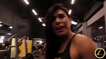 Preview 3 of Dickflash And Cum Staring - Jully gostosa da academia malhando