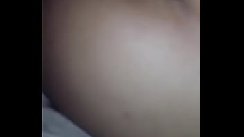Preview 1 of Mencukur Bulu - Minha Alice novinha adora espiar o vizinho bate punheta no bananal acabou sendo pega e teve que dar o cuzinho