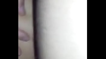 Preview 4 of Mencukur Bulu - Minha Alice novinha adora espiar o vizinho bate punheta no bananal acabou sendo pega e teve que dar o cuzinho