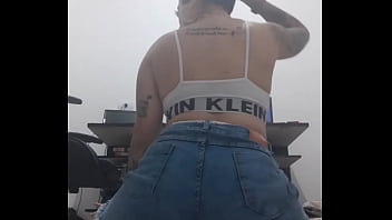 Preview 2 of Kagney Linn Full Movie - Aprendendo a dan&ccedil_ar twerk - me siga no Instagram emi Rippi