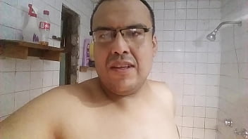 Preview 1 of Www Napalsex Pron - El G&aacute_ngster Perverso en el ba&ntilde_o.