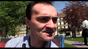 Preview 1 of Oldvsex - Prima si toccano in un bar e poi vanno a scopare nei giardini pubblici