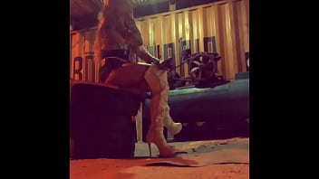 Preview 1 of Bego Mom - BORRACHEIRO N&Atilde_O AGUENTA VER A SAFADA SE EXIBINDO E PARTE PRA CIMA