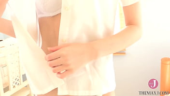Preview 3 of Xnxx Cuong Hiep Gai Moi Lon - ミニスカ女子高生のエッチな手ブラ誘惑。[buna 002]