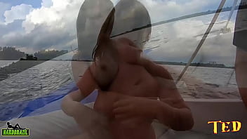 Preview 1 of Julie Cash Pawg - Paola Gurgel aprontando na polpa do barco na represa Guarapiranga - Samuray Farias