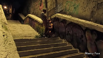 Preview 2 of Ino Ngewe - C&acirc_mera de seguran&ccedil_a flagra casal transando na rua em Buenos Aires - Casal Badarox Manu Fox e Rubens Badar&oacute_ (video completo no RED)