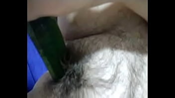Preview 2 of Amrican Girls Monky Xxx - Jugando con un pepino