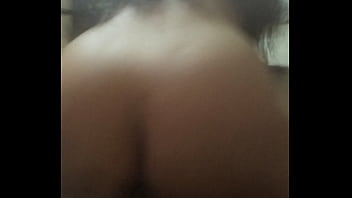 Preview 1 of Kiara Mia Fucked Underwater - Esposa rebolando no pau do amante fixo