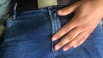 Preview 1 of Xxx Rales - Hetero latino un poco caliente luego del trabajo. 1era parte. Siguenos