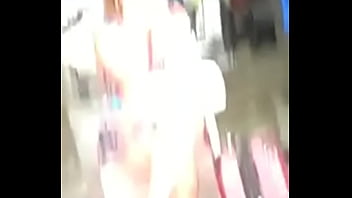 Preview 3 of Sexy Brunette Blow The Cock - Coroa maravilhosa essa safada com uma corpo perfeito sensualizando excitada se exibindo para o marido no aeroporto. Flashing flash p&uacute_blico que rabo na rua