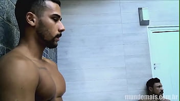 Preview 2 of Indian Tamil Secret Sex - Tr&ecirc_s amigos dotados se encontram para um delicioso ensaio sensual