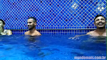 Preview 4 of Indian Tamil Secret Sex - Tr&ecirc_s amigos dotados se encontram para um delicioso ensaio sensual