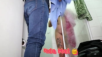 Preview 2 of Summer Giving Brazy Head - Fui tomar banho na casa do vizinho ele me fodeu antes que a mulher dele chegasse video completo no Xvideos Red