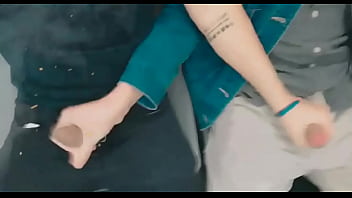 Preview 1 of Tiffany Hopkins Love Sex - Chico t&iacute_mido acepta grabarse conmigo mientras lo pajeo y se la chupo en el metro