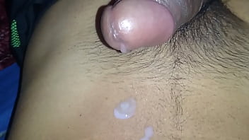 Preview 1 of Oiled Squirt Latina - Abriendo la llave del dispensador de leche