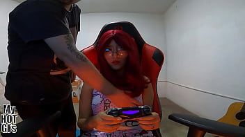 Preview 1 of Www Xxx Video Dawonlod Com - Encuentro a Kelly jugando videojuegos y yo termino jugando con su co&ntilde_o