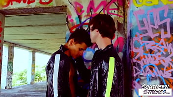 Preview 1 of Legcast Plaster - SOUTHERNSTROKES Luke Geer Outdoor Fucks Cute Twink After BJ