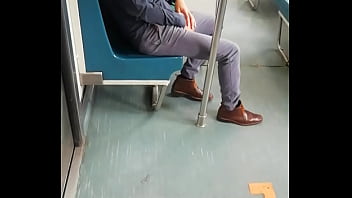 Preview 2 of Momy Sexxx - Masturbacion en el metro